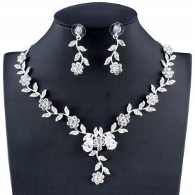    Collana SET in argento, orecchini con zirconi cubici, collana