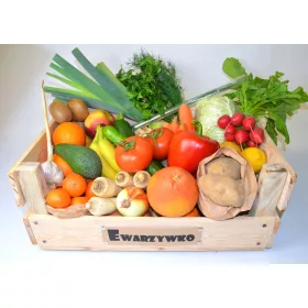  UN SET DI FRUTTA E VERDURA FRESCA PER LA SETTIMANA