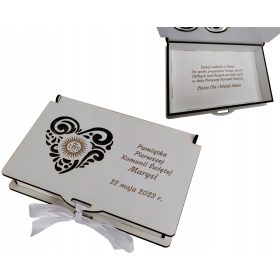  Una scatola come ricordo della Prima Comunione