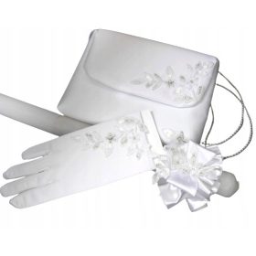    Insieme di comunione. Guanti da comunione, cuffia antigoccia, borsetta. All'alba