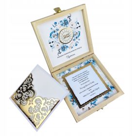    Un ricordo della prima comunione per un bambino, regalo della madrina dei nonni