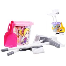    Un set da donna delle pulizie: secchio con spazzolone + scopa