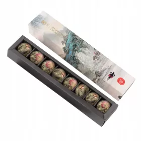    Un set di 8 tè in fiore in un'elegante confezione regalo