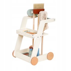    Un set di pulizia per un bambino con spazzolone, scopa, pala e accessori