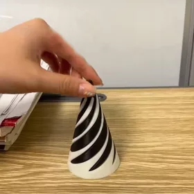    Nuova scultura di passaggio della piramide impossibile, vite elica stampata in 3D, Fidget