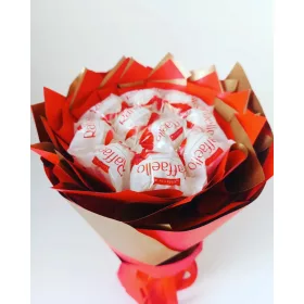    Bouquet con dolciumi, ambientato per un compleanno, onomastico, 18 anni