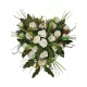 Composizione Funebre a Forma di Cuore con Rose Artificiali